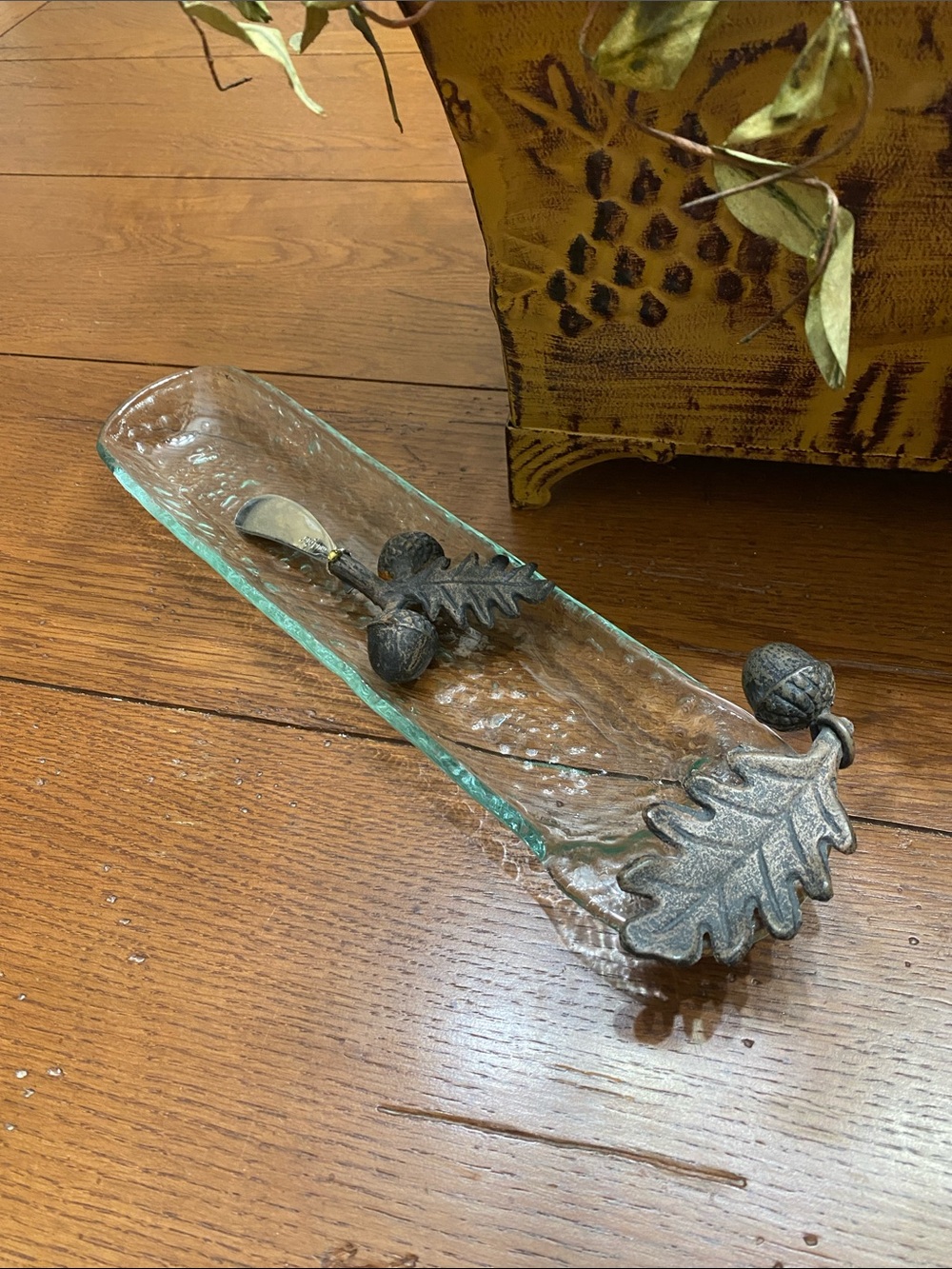 Mud Pie Decorative Glass Cracker Tray with Metal Oak Leaf Accents
